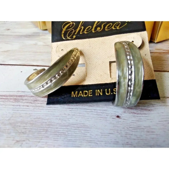 NWT Vintage 1980s Half Hoop Gray and Silver Plated Earrings - Picture 5 of 6